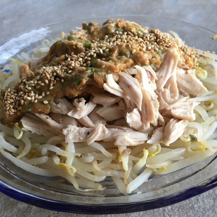 激辛！蒸し鶏ともやしの青唐辛子味噌のせ♪